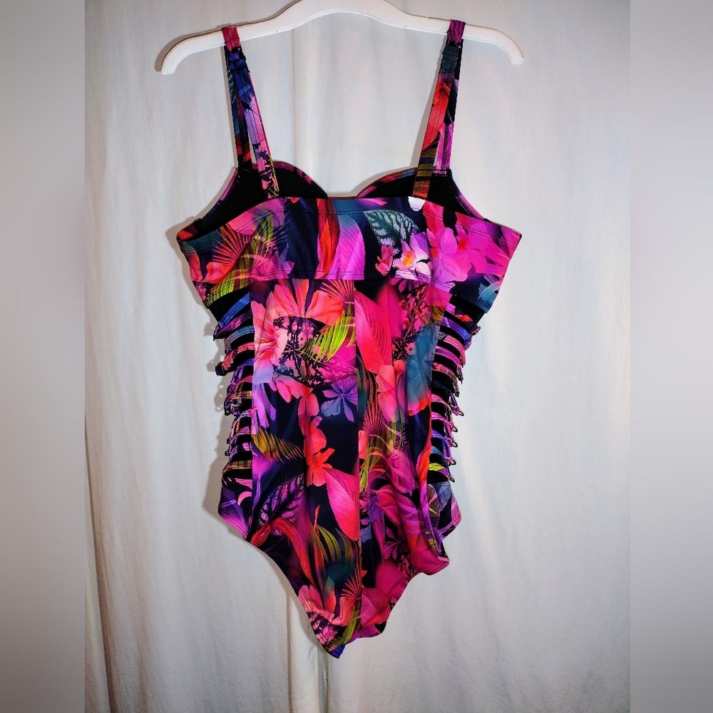 Lattice Side Underwire Sexy Swimsuit Size 2 2X D/DD  Torrid - Picture 11 of 12